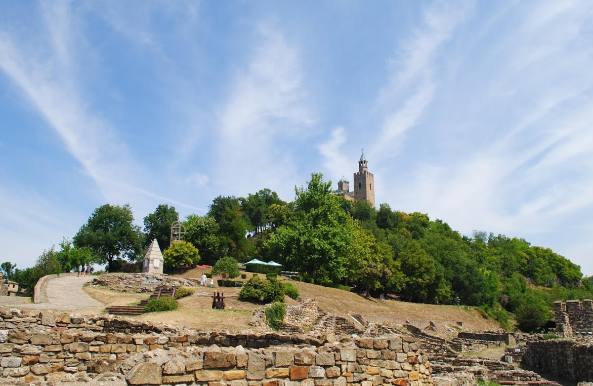 Фортеця Царевець, Велико-Тирново. Готелі поруч, фото, відео, як ...