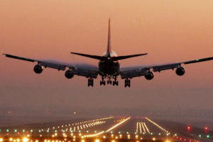 4 причини, через які користуватися мобільним в літаку не можна