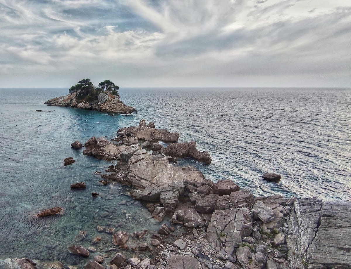 Острів Катич, Петровац на Мору. Готелі поруч, фото, відео, як добратися ...