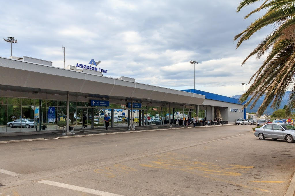 Аеропорт в Тиваті